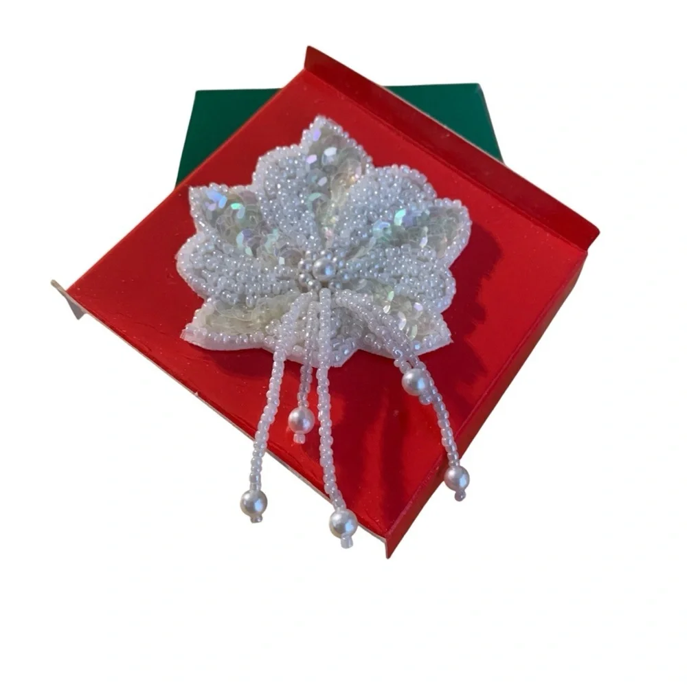 Avon sequin blossom pin one in white and in black NIB 1990